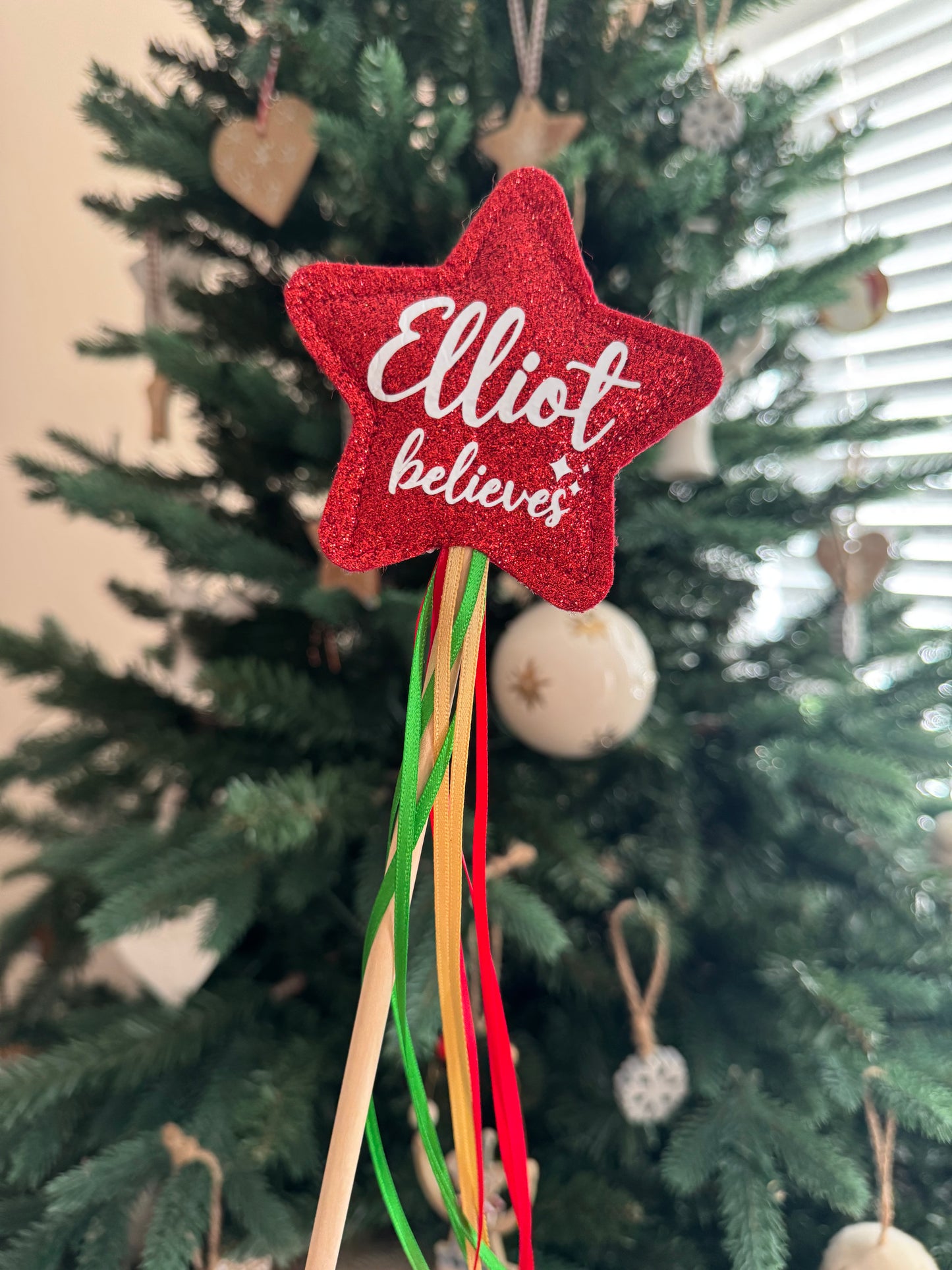 'Believes' Red Glitter Wand