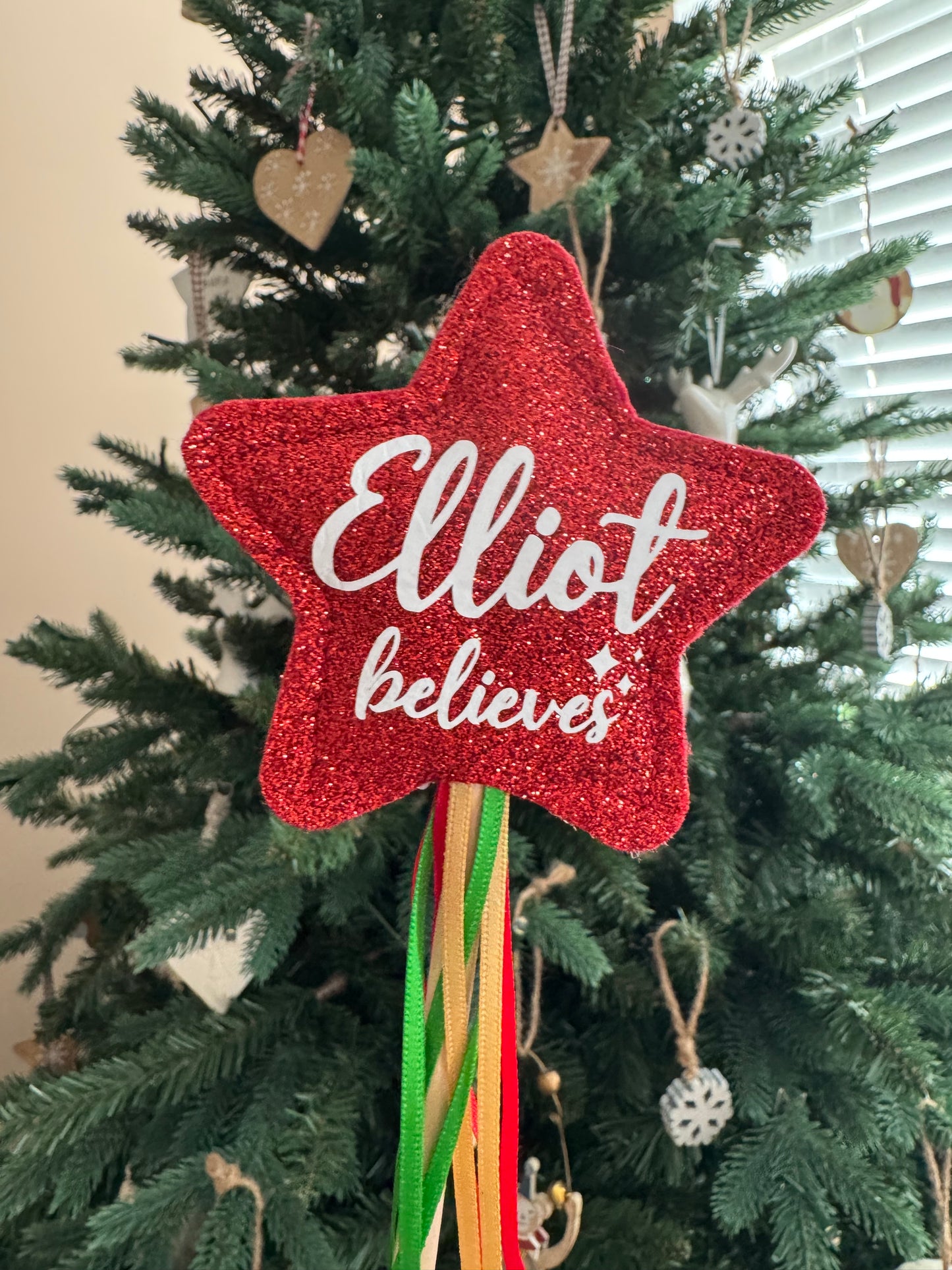 'Believes' Red Glitter Wand